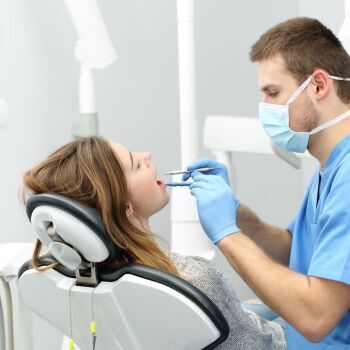 What Is The Difference Between A Periodontist & A Dentist?